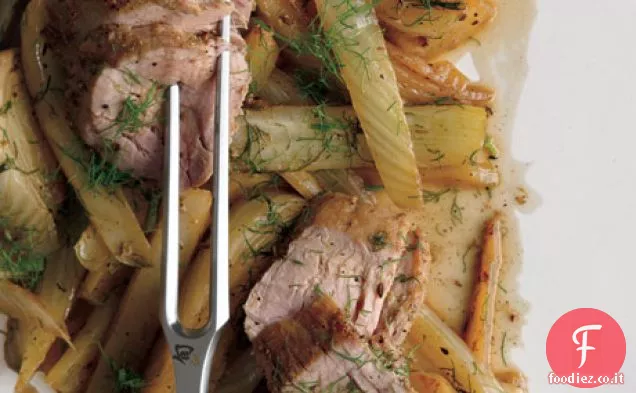 Filetto di maiale strofinato al finocchio con spicchi di finocchio arrosto