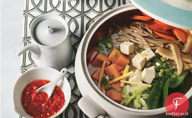 Udon con brodo di funghi, cavolo e patate dolci