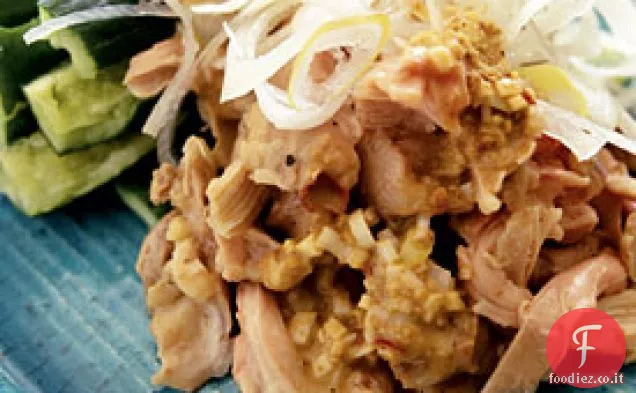 Insalata di pollo al vapore con salsa di sesamo