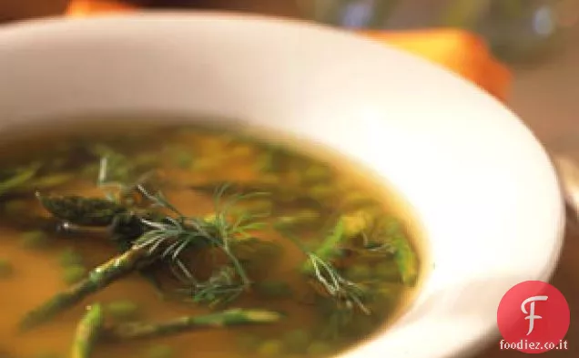 Zuppa di pollo con asparagi, piselli e aneto