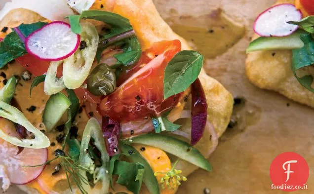Panini con insalata greca