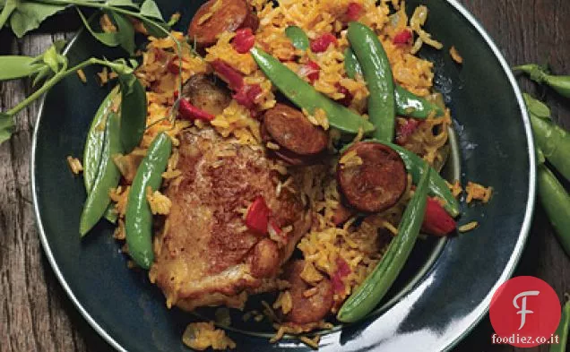 Paella di pollo veloce con piselli a scatto di zucchero