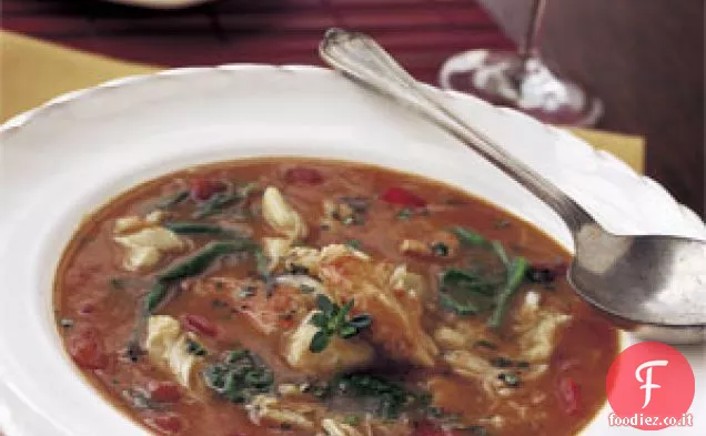 Zuppa piccante di granchio Cajun e verdure