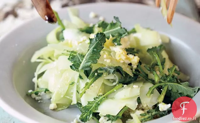 Insalata di broccoli rasati con lime e Cotija