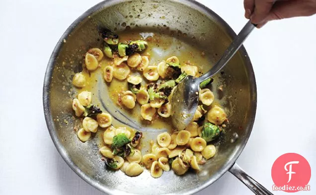 Orecchiette Carbonara con Cavoletti di Bruxelles Carbonizzati