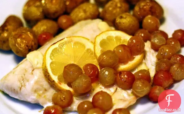 Walleye con uva arrosto e patate Fingerling