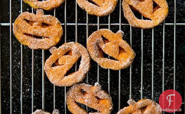 Jack-o-Lanterne di patate dolci con zucchero alla cannella
