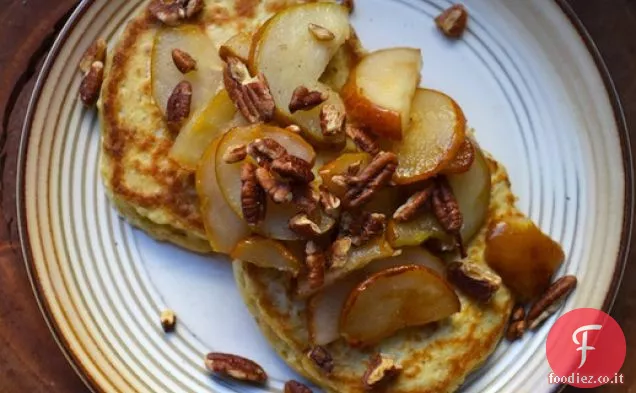 Frittelle di farina d'avena con pere e noci pecan