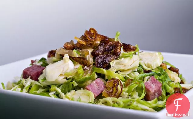 Insalata di Cavoletti di Bruxelles con Soppressata Vinaigrette Ricetta