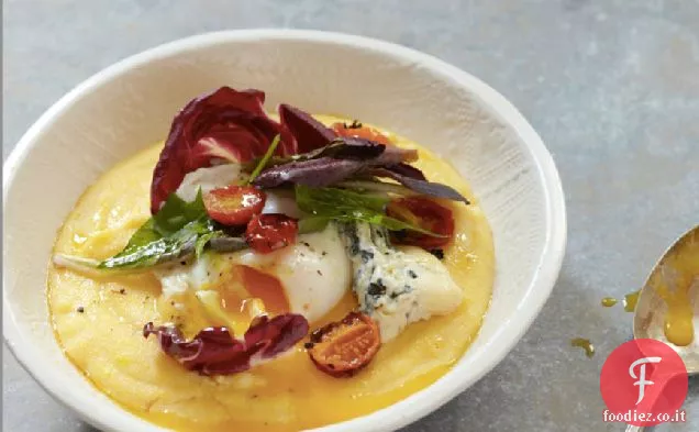 Polenta con Insalata invernale, Uovo in camicia e Formaggio erborinato Ricetta