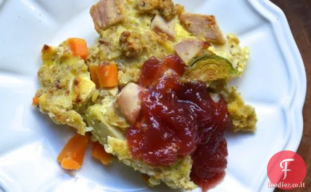 Giorno dopo il Ringraziamento Ripieno e tacchino colazione casseruola