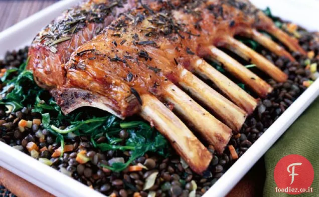 Mini Rack di agnello con Lenticchie Beluga nocciola e aglio saltato