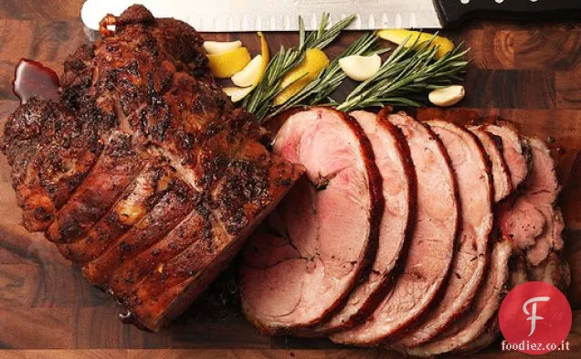 Coscia di agnello disossata arrosto lento con aglio, rosmarino e limone