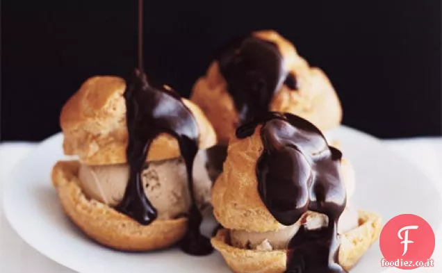 Profiteroles con Gelato al Caffè