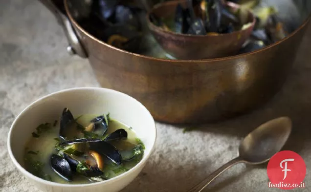 Ricetta della zuppa di cozze e bietole di John Besh
