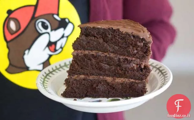 Torta al cioccolato a tre strati con glassa