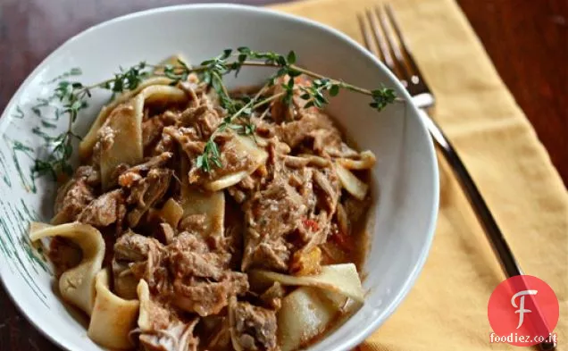Cottura lenta Paprikash di maiale