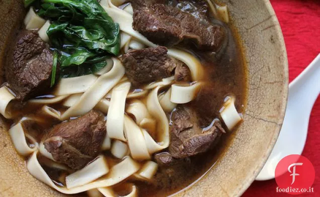 Zuppa di spaghetti di manzo taiwanese