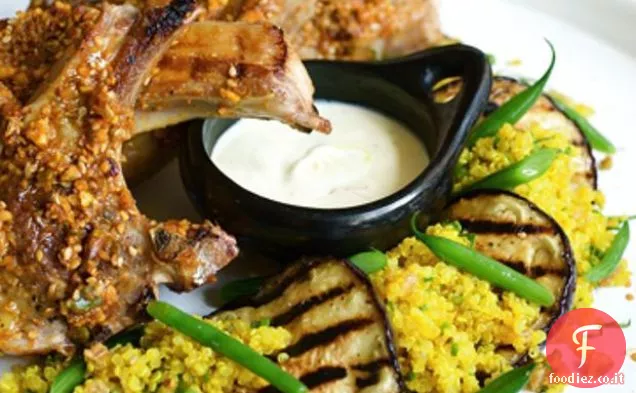 Dukkah Cotolette di agnello spolverato con quinoa e insalata di melanzane