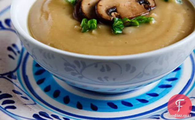 Pastinaca arrosto e zuppa di aglio con funghi