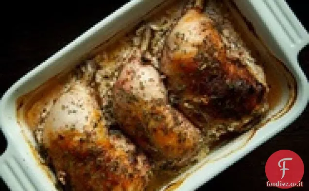 Coscia D'Agnello con salsa di menta e patate arrosto e cipolle