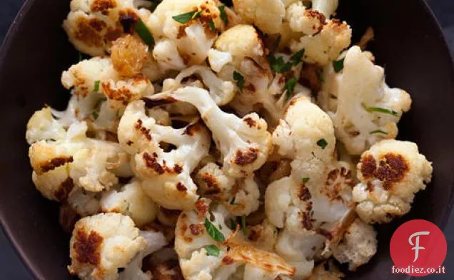 Cavolfiore arrosto con pangrattato croccante e uvetta dorata