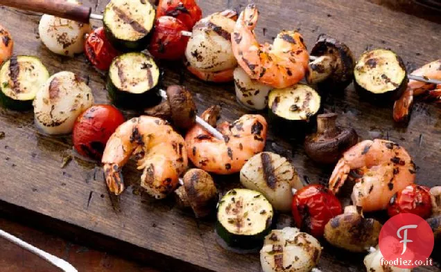 Gamberi alla griglia e capesante Kabobs