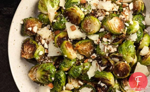 Cavoletti di Bruxelles Arrostiti con Mandorle e Pecorino