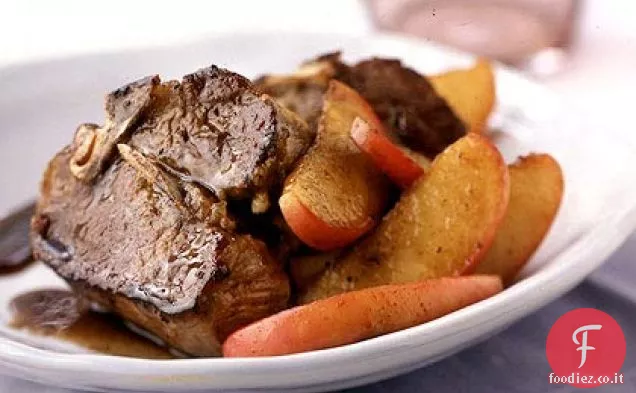 Costolette di agnello con mele saltate