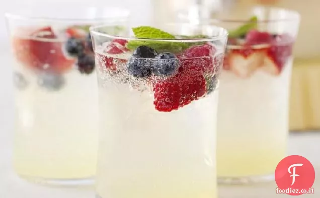 Cocktail di limonata rossa e blu