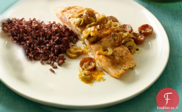 Salmone con Salsiccia Andouille e Olive verdi