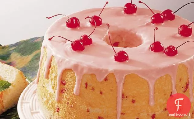 Torta di angelo di ciliegia e mandorla a basso contenuto di grassi