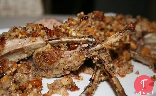 Agnello in crosta di noci pecan e salvia