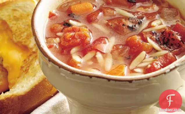 Zuppa di basilico al pomodoro arrostita al fuoco