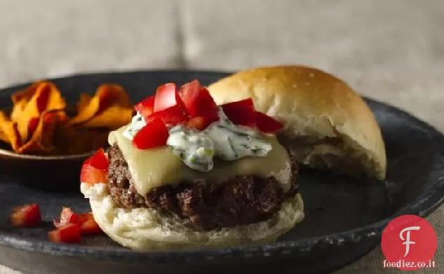 Hamburger di manzo e Chorizo con maionese al Cile arrosto