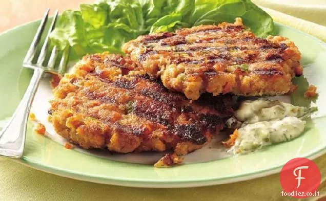 Hamburger di salmone alla griglia con tartaro