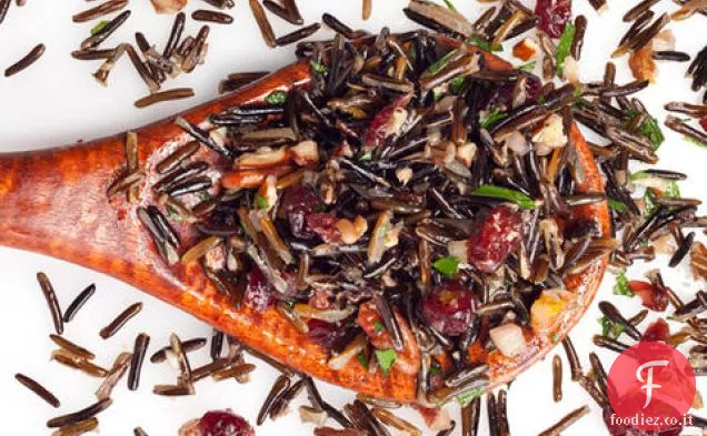 Riso selvatico, pecan e insalata di mirtilli rossi
