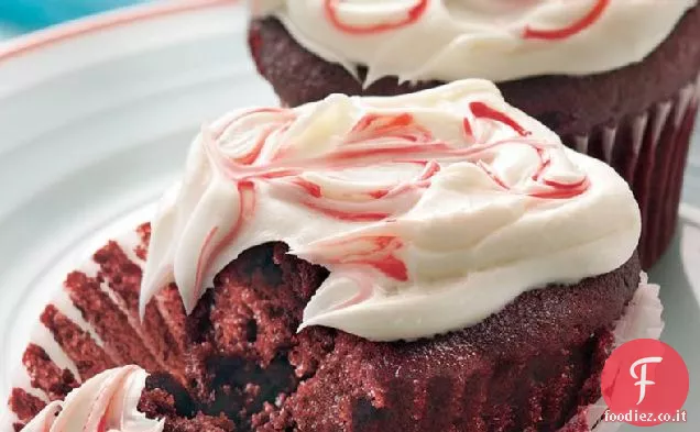 Cupcakes di velluto rosso con glassa di crema di formaggio