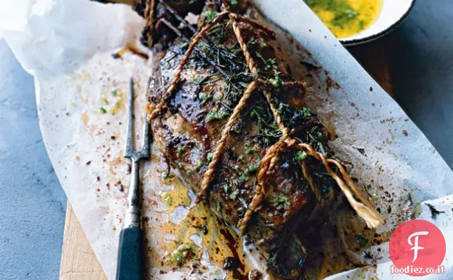 Spalla di agnello legata al rosmarino