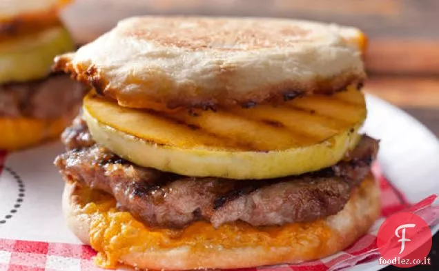 Colazione di mele e cheddar-Hamburger di salsiccia