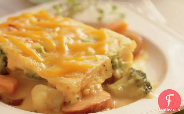 Casseruola di salsiccia affumicata con pane di mais formaggio