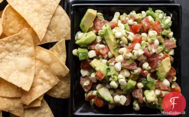 Salsa di avocado e mais