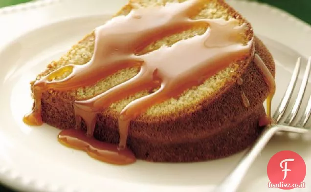 Torta di zucchero di canna con salsa al rum e caramello