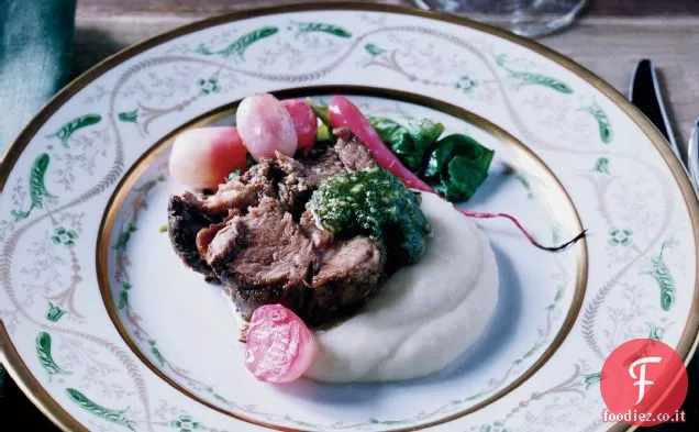 Spalla di Agnello Arrosto lento con Pesto di Mandorle e Menta