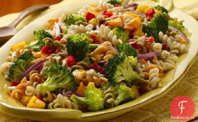Insalata di pasta fresca di verdure