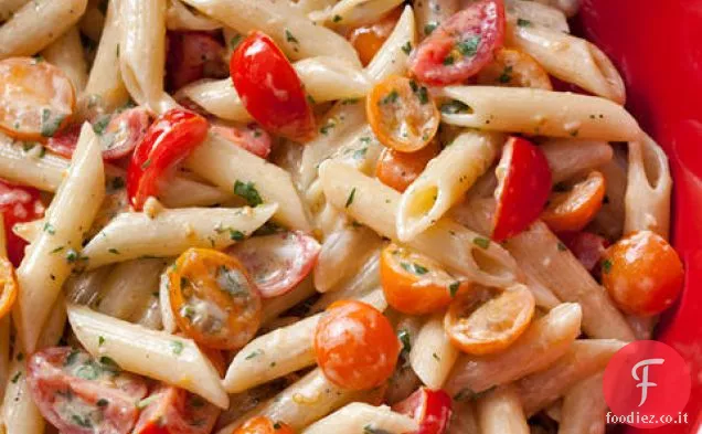 Pasta con salsa di pomodoro fresca senza cottura