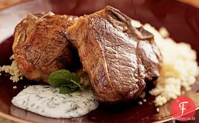 Costolette di agnello con yogurt alle erbe su Couscous