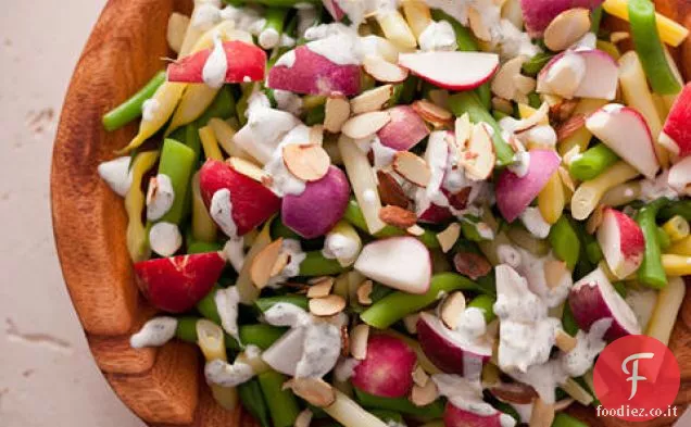 Insalata di fagioli ravanelli e cera con salsa di Crème Fraîche