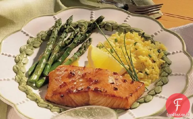 Salmone alla griglia con marinata di miele e soia