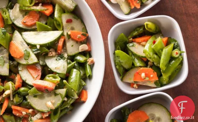 Snap Pisello tritato insalata con Vinaigrette Thai